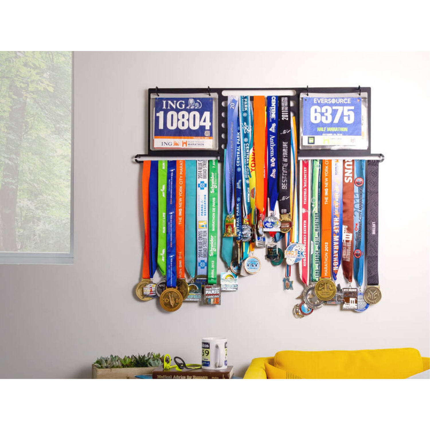 Porte-médailles et dossards mural Runner's Frame, collection Accessoires.